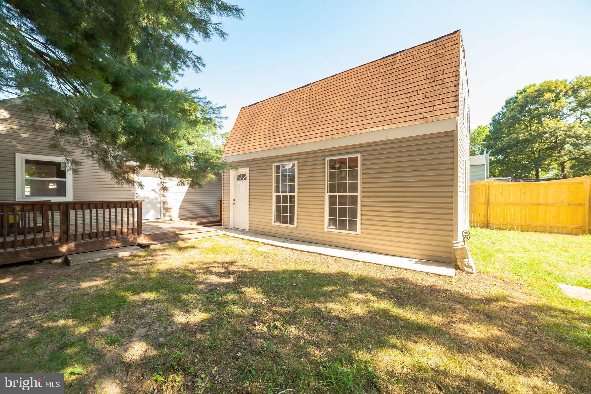 7731 West Shore Road Pasadena, MD 21122 - Photo 5 of 30 Exterior (Rear)