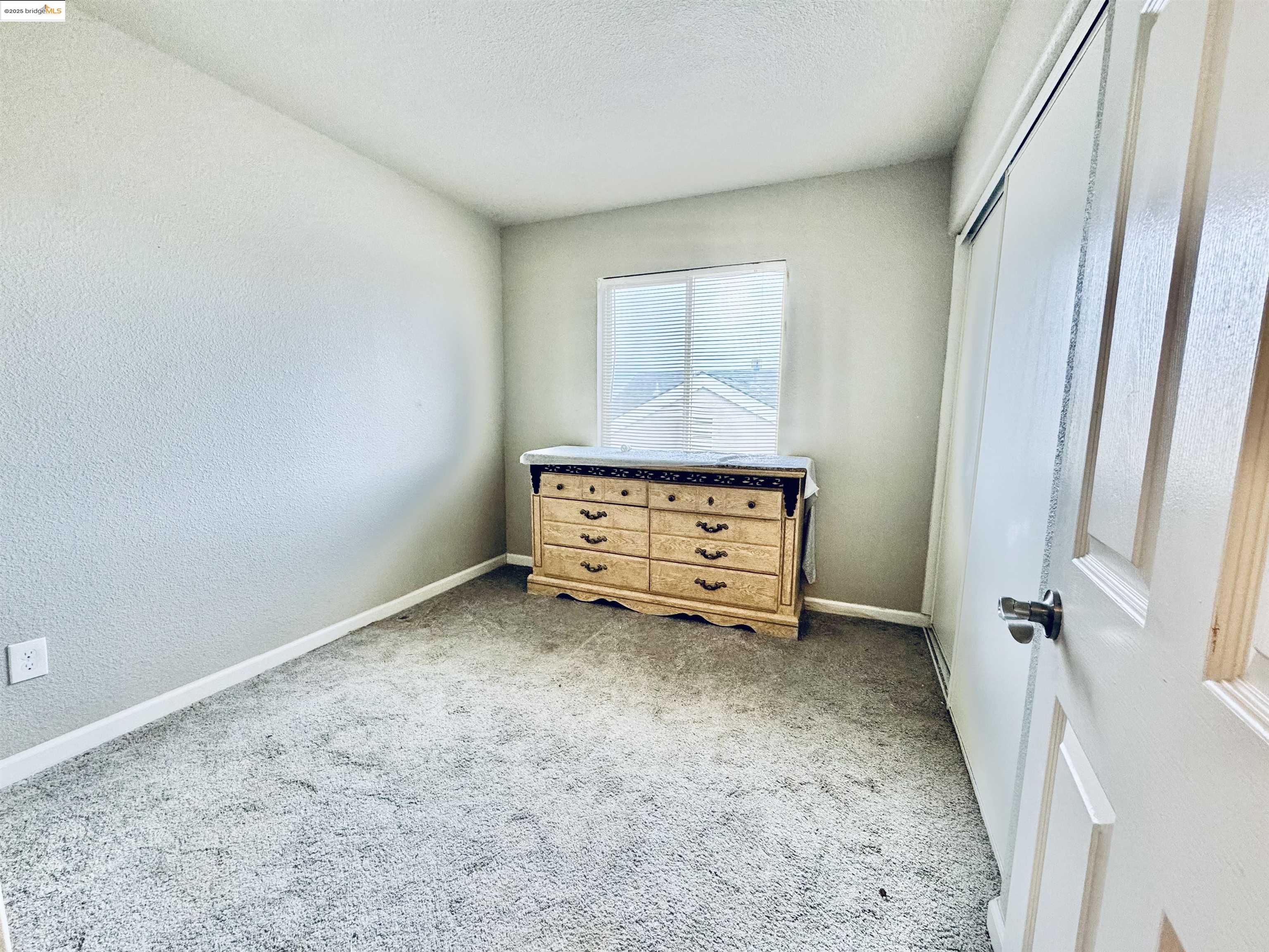 756 Rubier Way Rio Vista, CA 94571 - Photo 14 of 20 an empty room with a bench