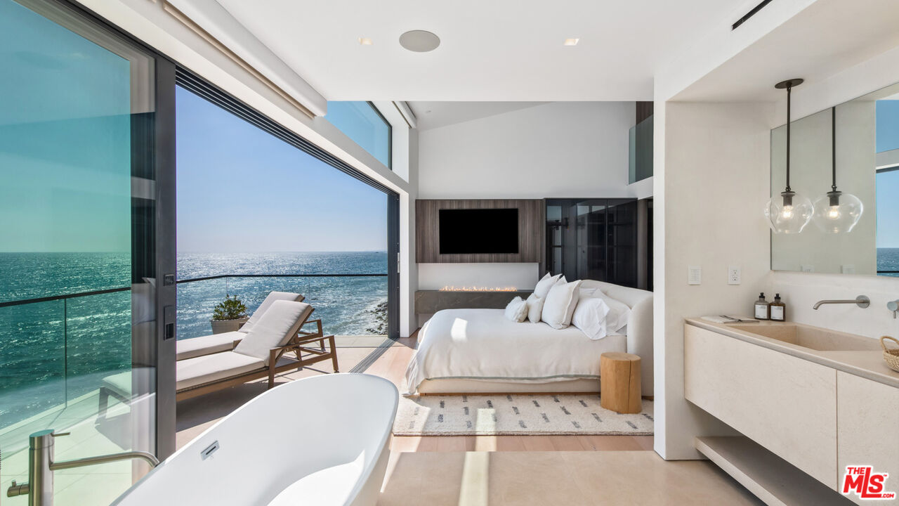 18954 Pacific Coast Highway Malibu, CA 90265 - Photo 29 of 70 a living room with furniture