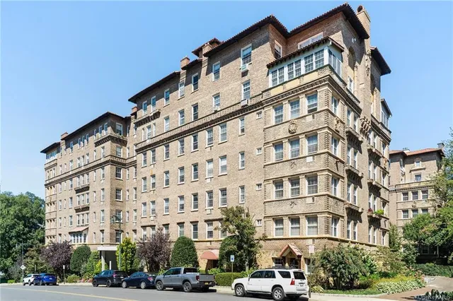 $280,000 | 16 Chatsworth Avenue, Unit 105, Larchmont, NY 10538