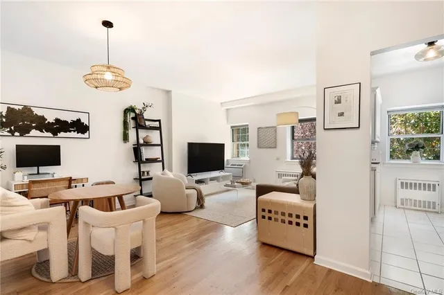 $280,000 | 16 Chatsworth Avenue, Unit 105, Larchmont, NY 10538