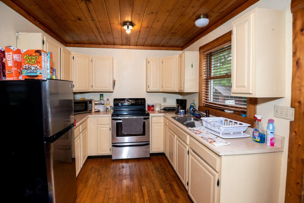 63563 Calvin Center Road Cassopolis, MI 49031 - Photo 41 of 46 CalvinCenter-4410