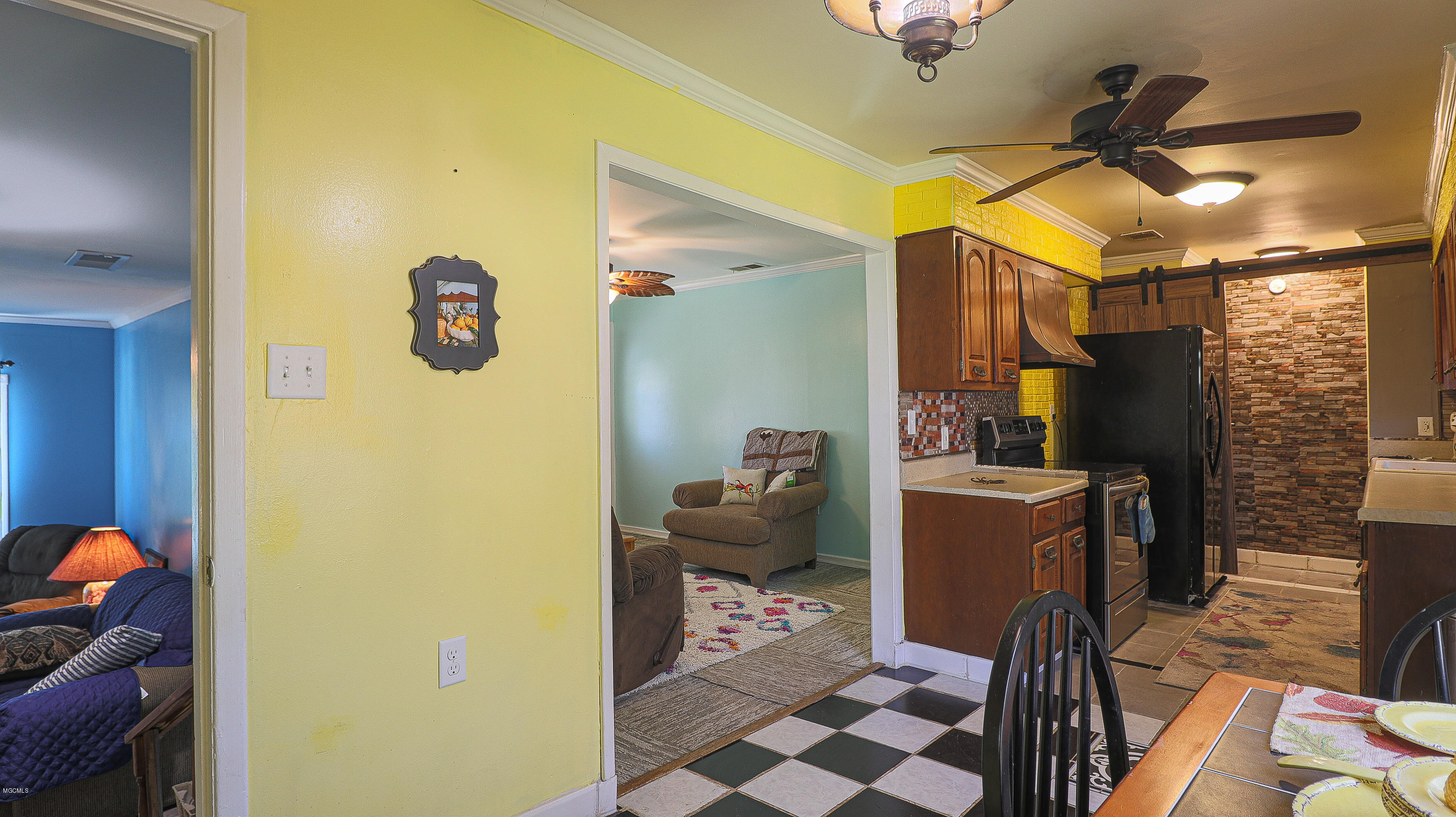 4913 Griffin Street Moss Point, MS 39563 - Photo 5 of 16 4913 Griffin-102