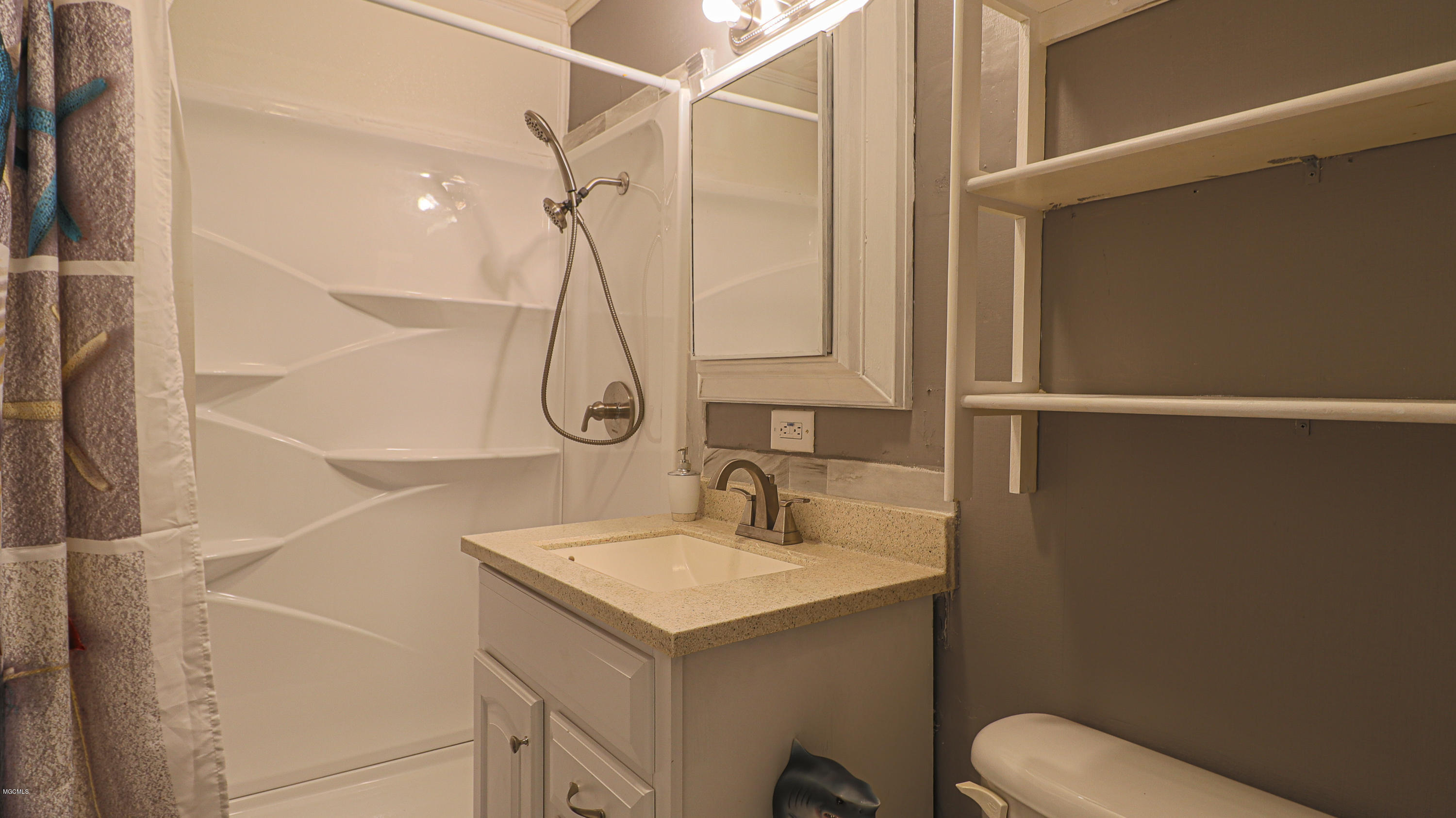 4913 Griffin Street Moss Point, MS 39563 - Photo 8 of 16 4913 Griffin-107