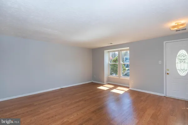 $2,092 | 4686 Hercules Lane, Woodbridge, VA 22193