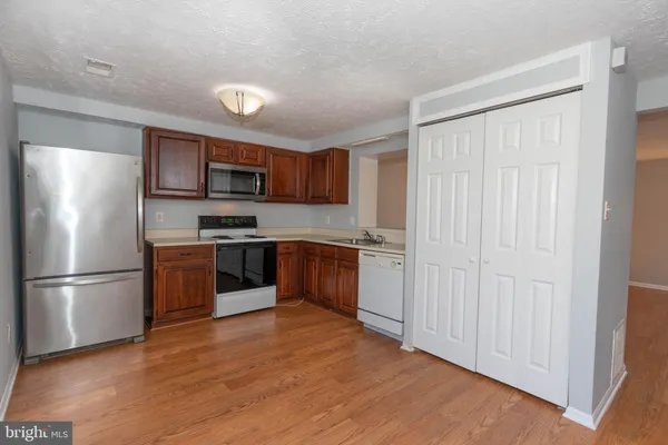 $2,092 | 4686 Hercules Lane, Woodbridge, VA 22193