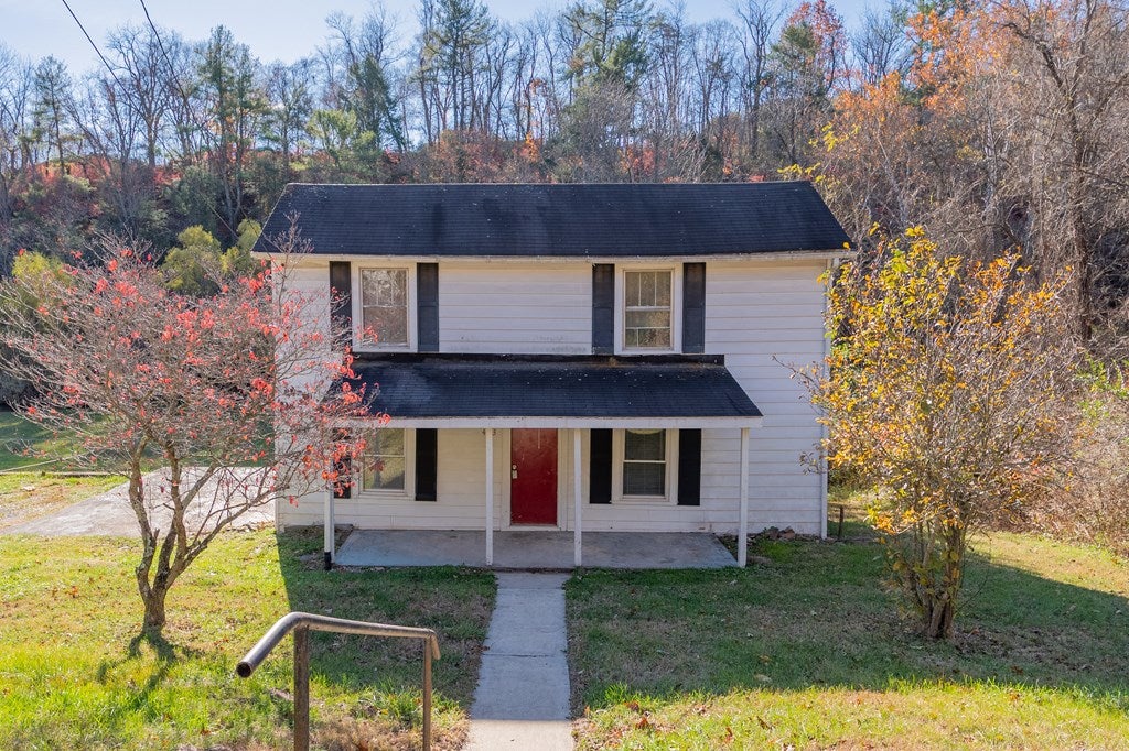 4033 Brookmont Road Pulaski, VA 24301 - Photo 3 of 58 Gallery Image 3
