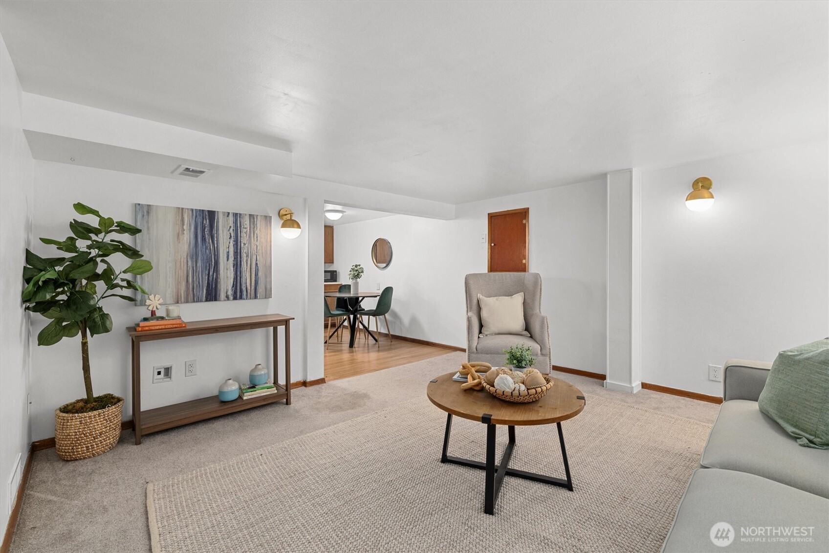 1211 North 3rd Street Renton, WA 98057 - Photo 28 of 40 a living room with furniture and a potted plant