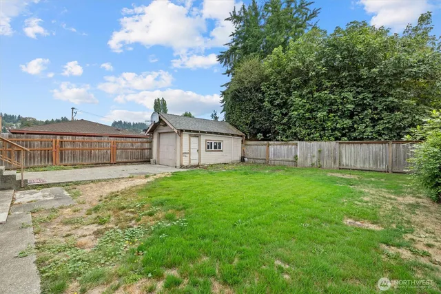 a view of a house with a yard and plants