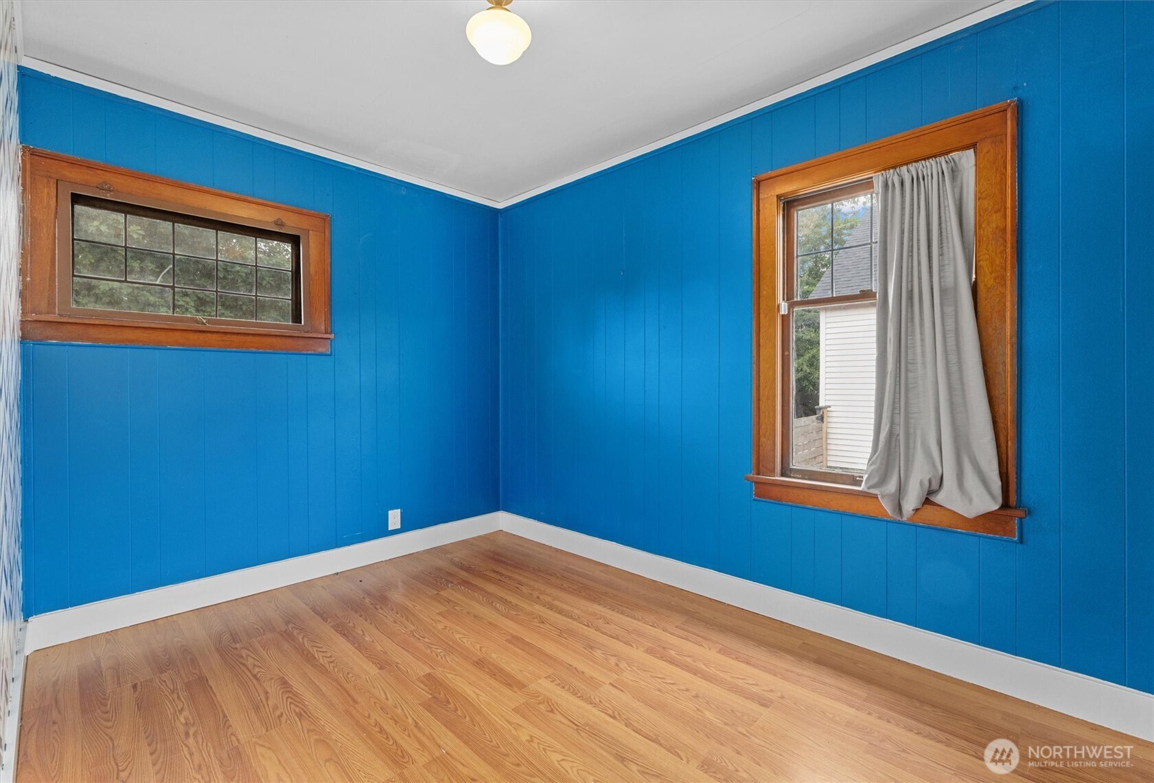 1211 North 3rd Street Renton, WA 98057 - Photo 8 of 40 a view of empty room with window