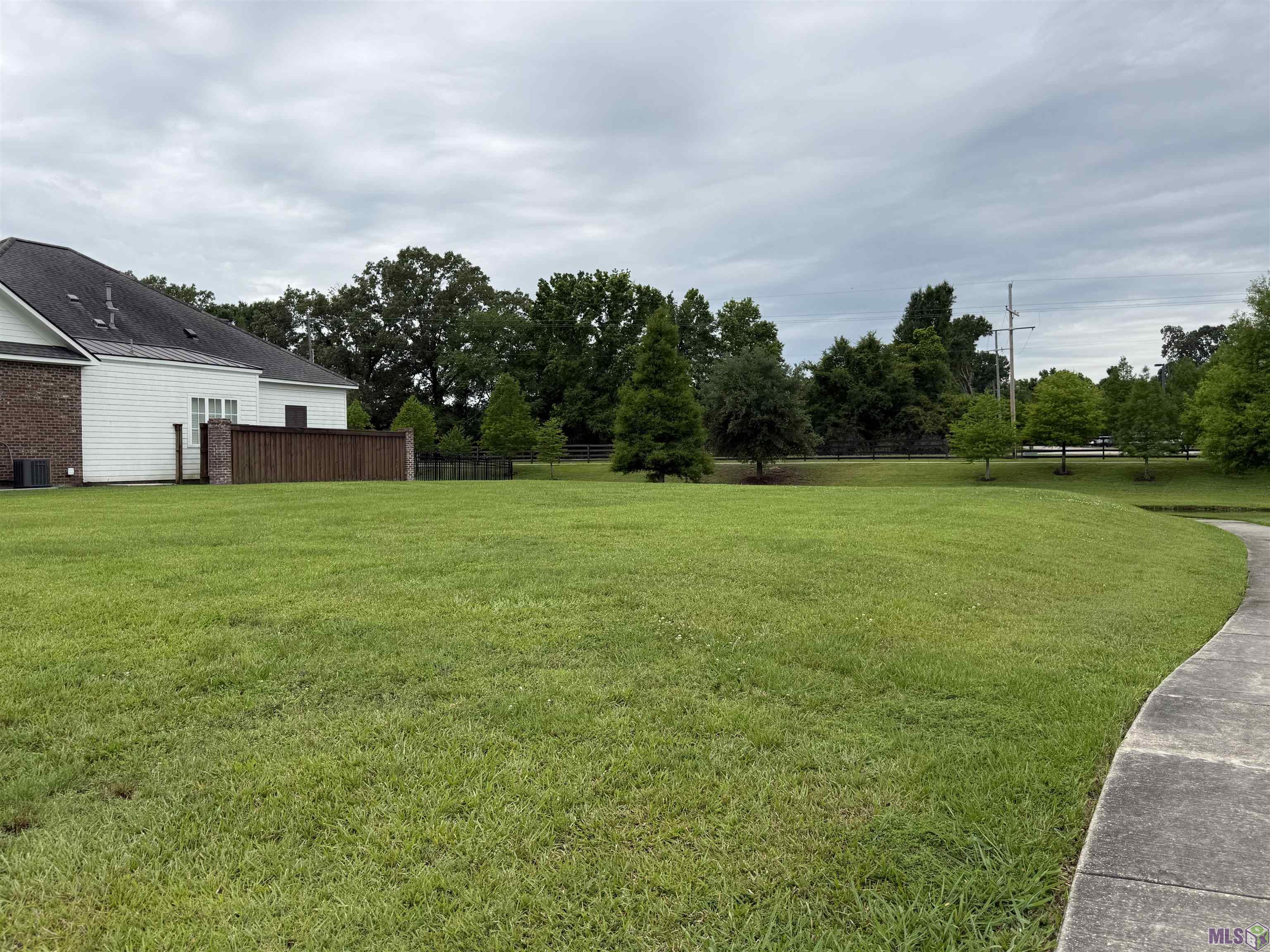 8522 Columbia Court Baton Rouge, LA 70817 - Photo 3 of 7