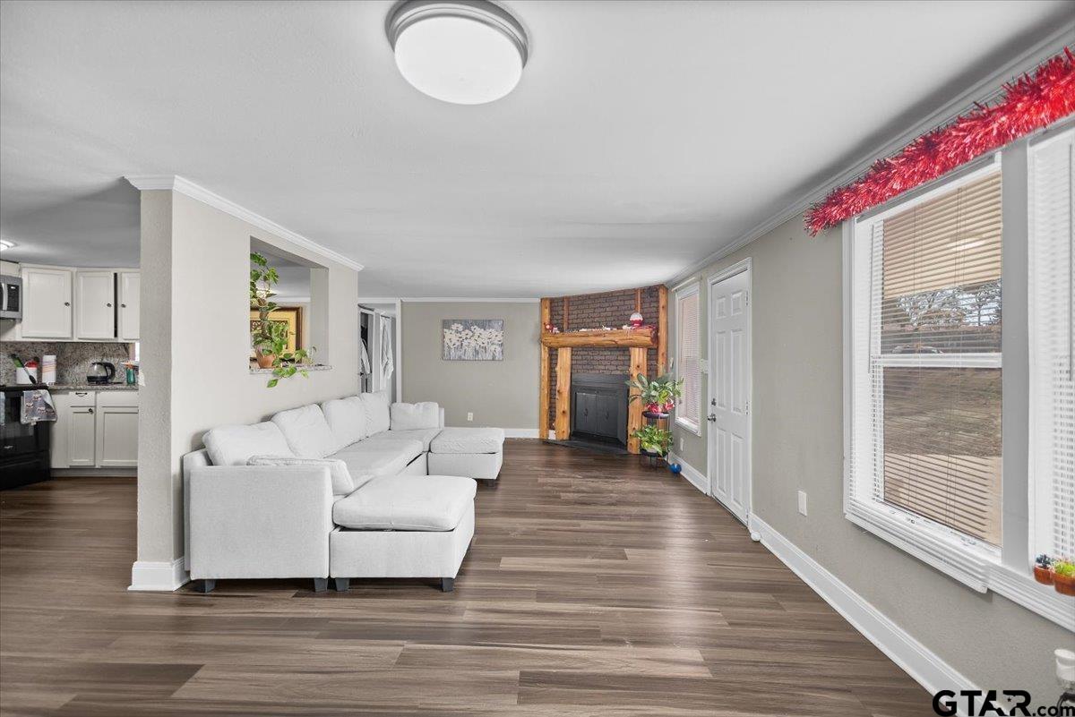 5950-c R 486 C R 486 Tyler, TX 75706 - Photo 12 of 19 a living room with furniture and a wooden floor