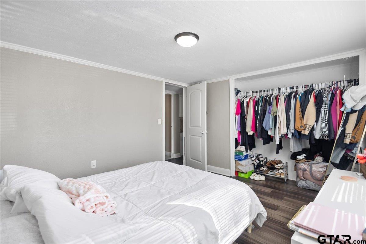 5950-c R 486 C R 486 Tyler, TX 75706 - Photo 15 of 19 a bedroom with a bed and a window