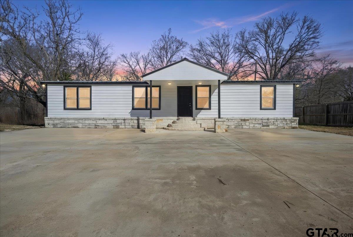 5950-c R 486 C R 486 Tyler, TX 75706 - Photo 2 of 19 a front view of a house with a yard and garage