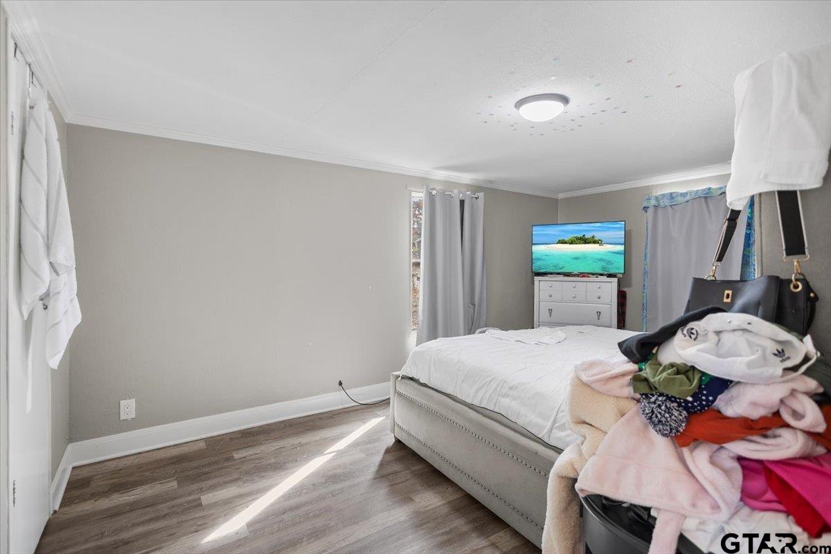 5950-c R 486 C R 486 Tyler, TX 75706 - Photo 5 of 19 a bedroom with a bed and a window