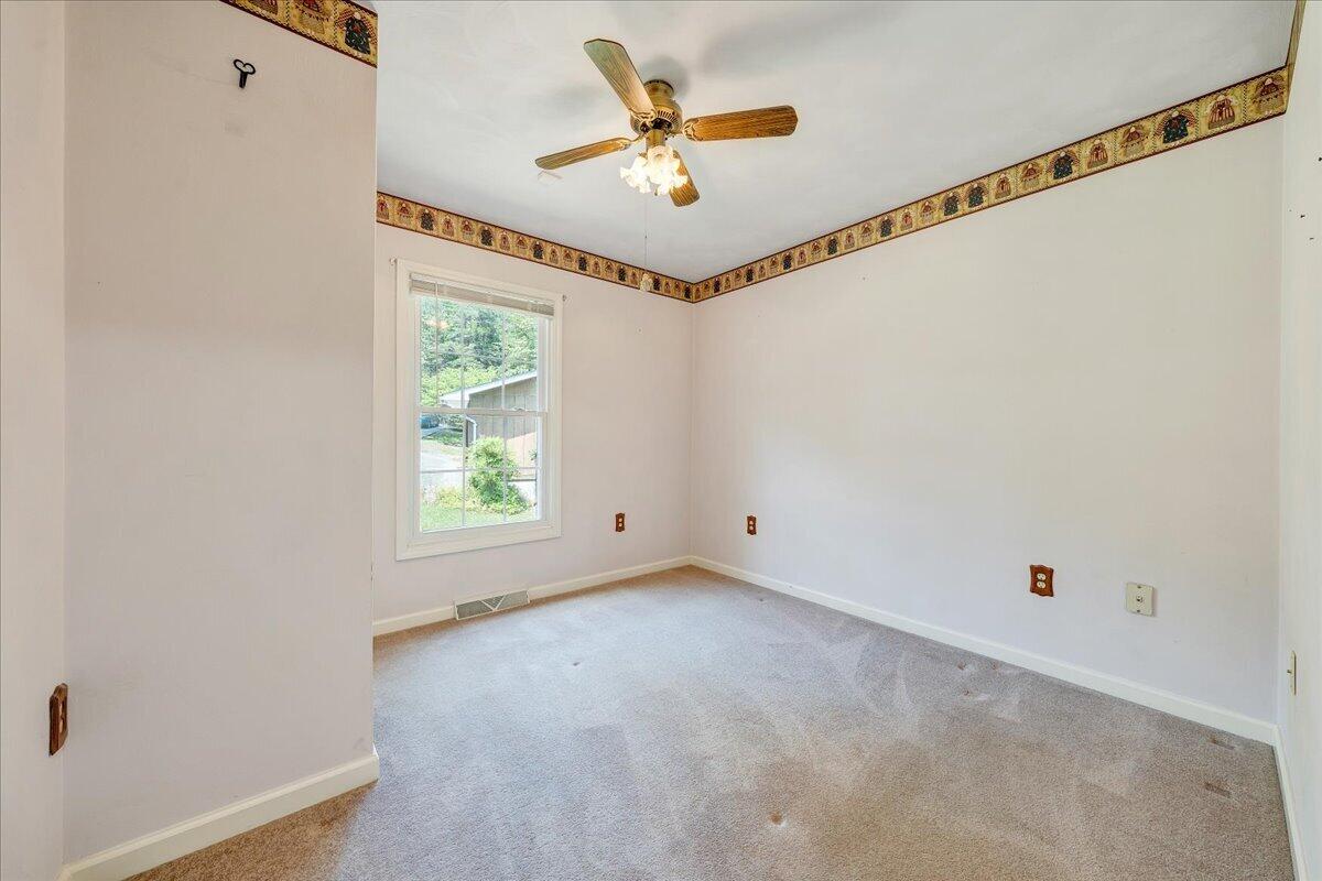 3222 Lakewood Forest Road Moneta, VA 24121 - Photo 34 of 97 34-MIB09810