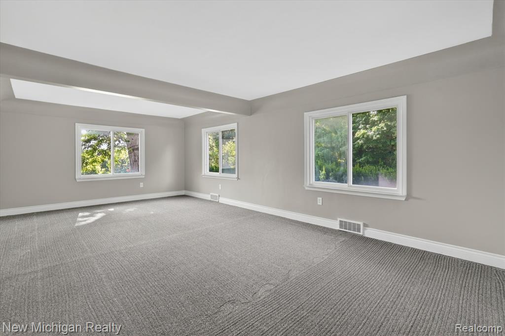 11374 Lahring Road Gaines, MI 48436 - Photo 9 of 66