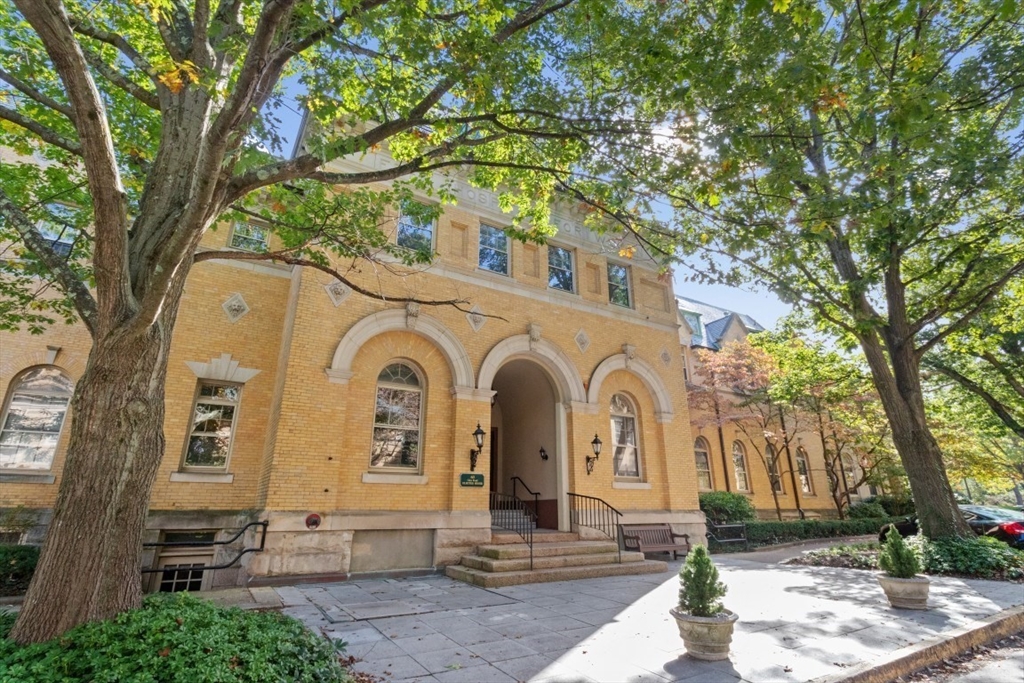 60 Glen Road, Unit 101 Brookline, MA 02445 - Photo 24 of 42