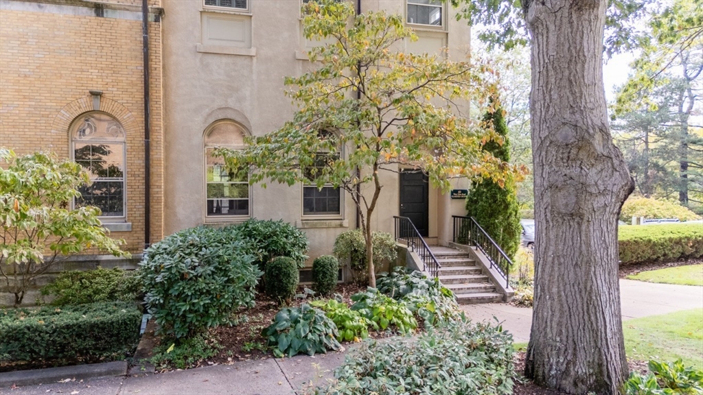 60 Glen Road, Unit 101 Brookline, MA 02445 - Photo 38 of 42