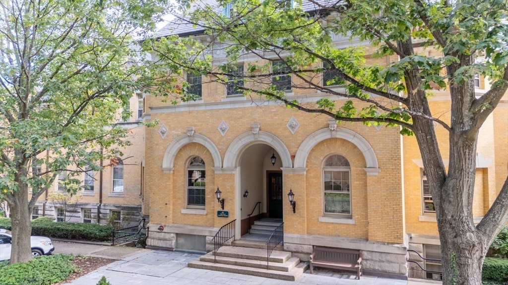 60 Glen Road, Unit 101 Brookline, MA 02445 - Photo 39 of 42