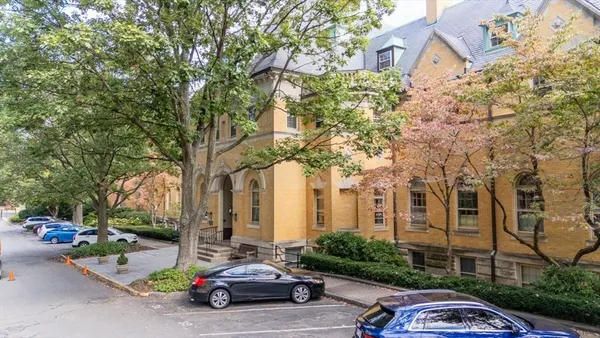 $799,000 | 60 Glen Road, Unit 101, Brookline, MA 02445