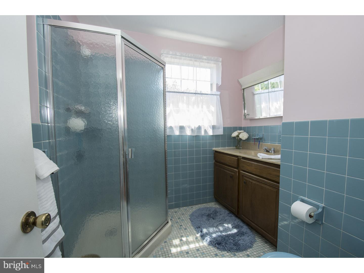 1025 Edwards Drive Springfield, PA 19064 - Photo 17 of 25 Master Bathroom