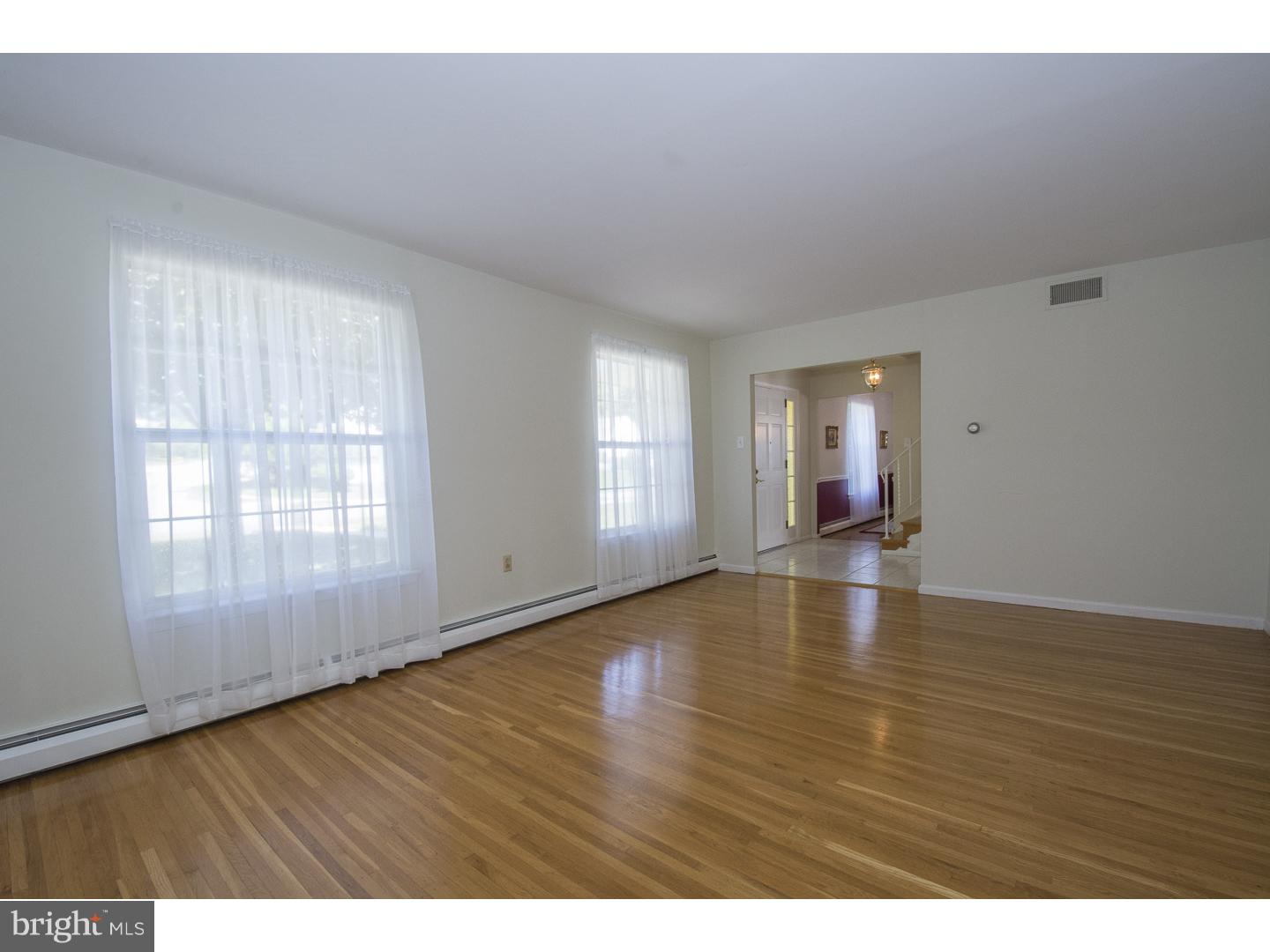 1025 Edwards Drive Springfield, PA 19064 - Photo 3 of 25 Living Room