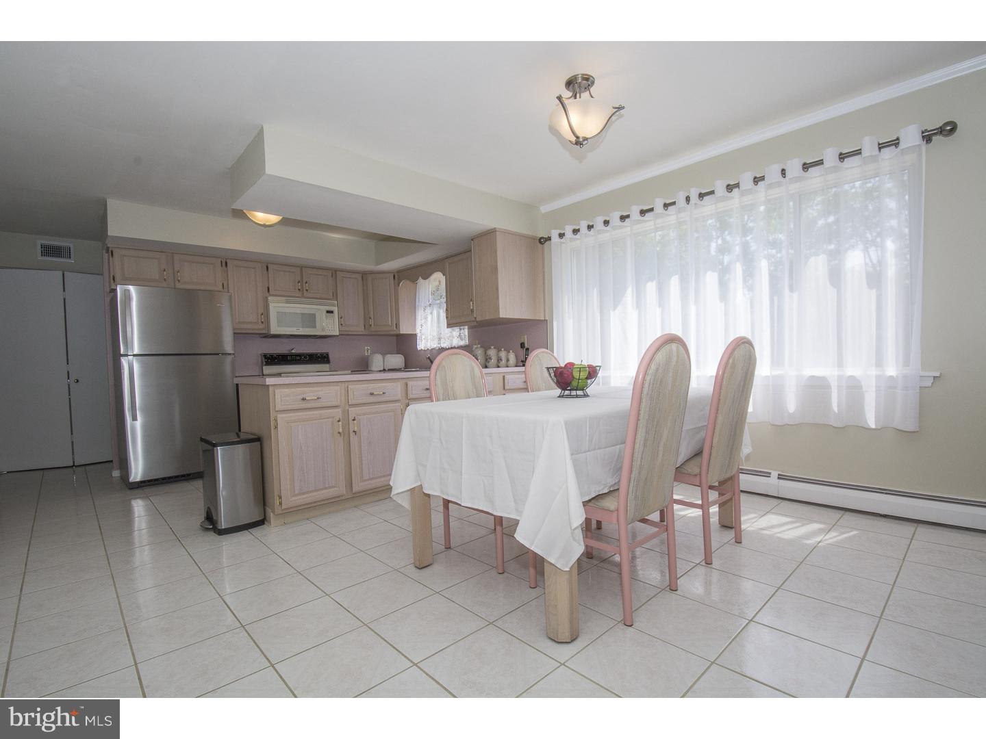 1025 Edwards Drive Springfield, PA 19064 - Photo 4 of 25 Kitchen