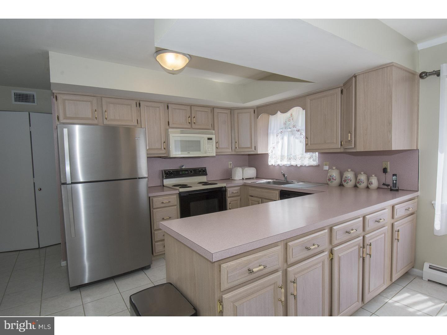 1025 Edwards Drive Springfield, PA 19064 - Photo 5 of 25 Kitchen