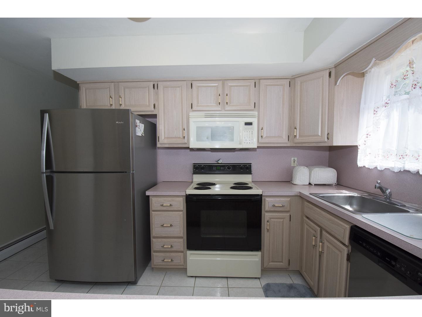 1025 Edwards Drive Springfield, PA 19064 - Photo 6 of 25 Kitchen