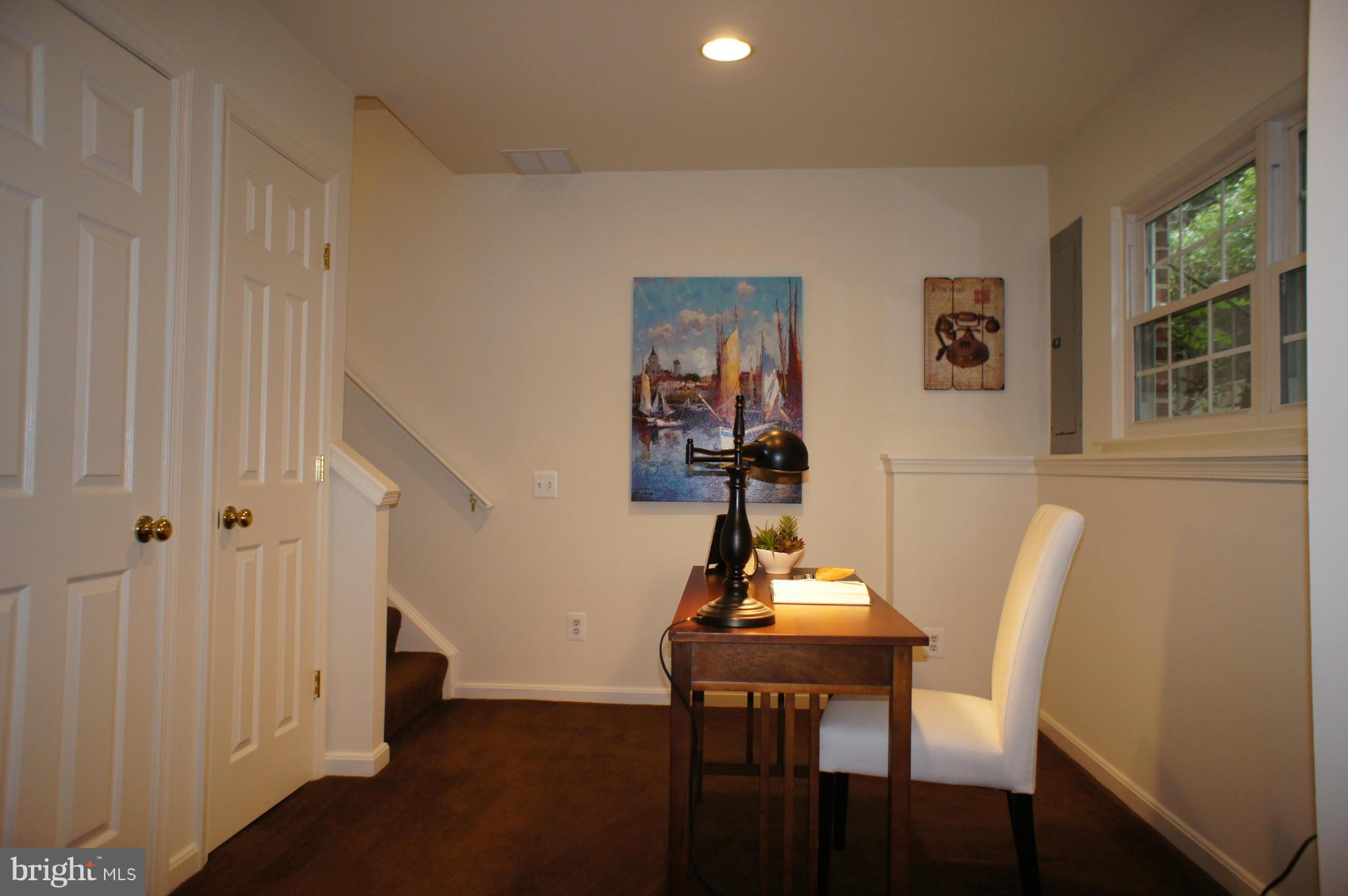 6021 Riddle Walk Alexandria, VA 22312 - Photo 25 of 30 a view of a livingroom with furniture and windows