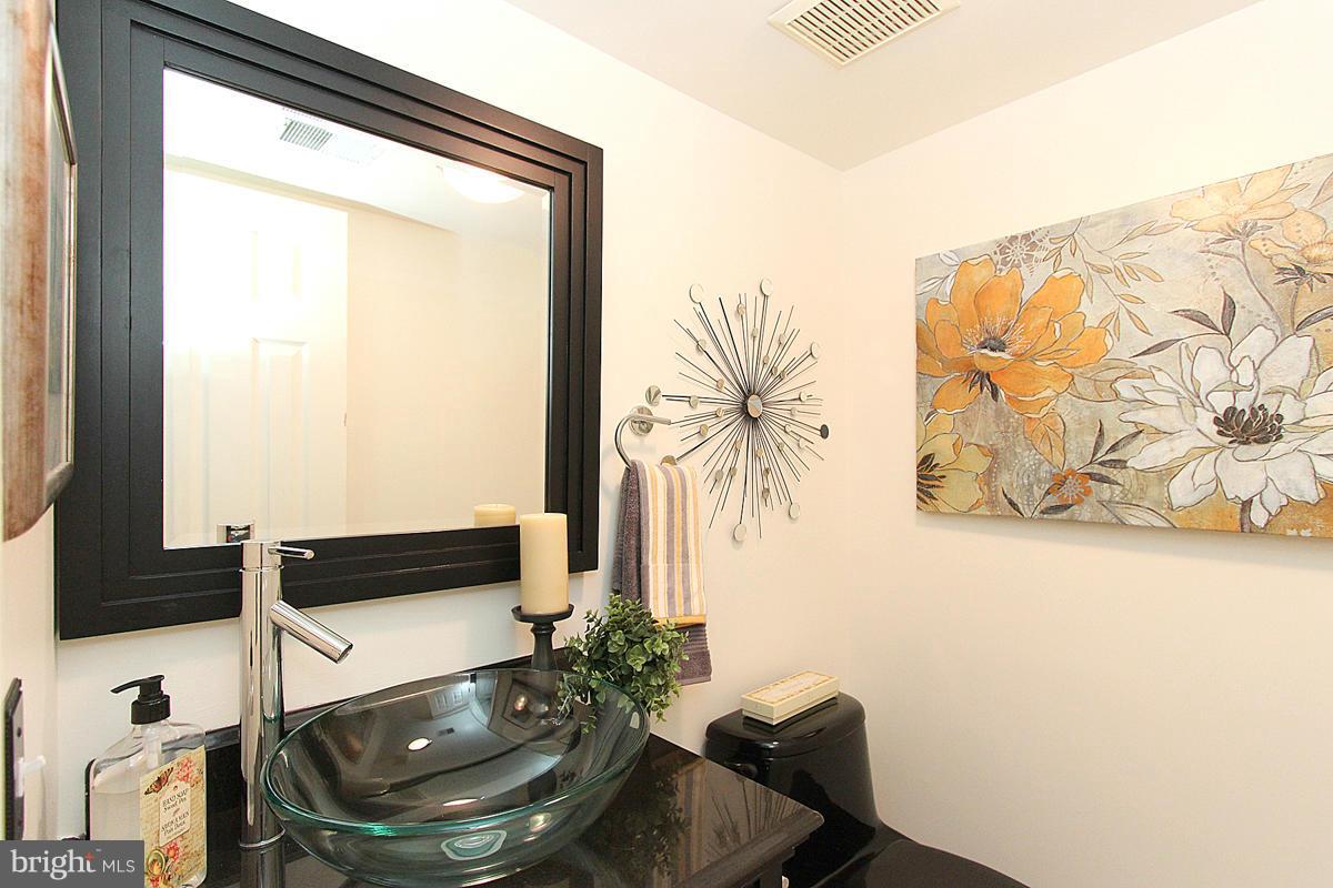 6021 Riddle Walk Alexandria, VA 22312 - Photo 26 of 30 a room with a table and a potted plant