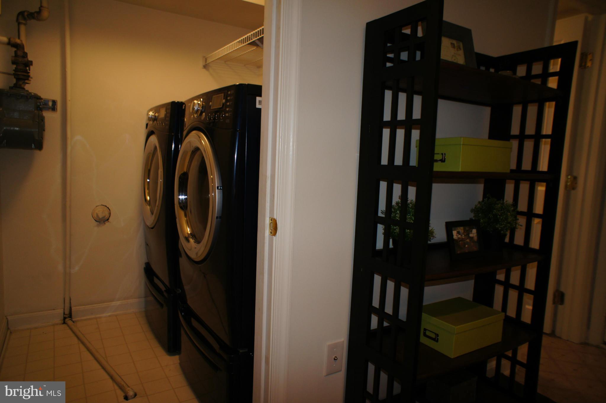 6021 Riddle Walk Alexandria, VA 22312 - Photo 28 of 30 a utility room with dryer and washer