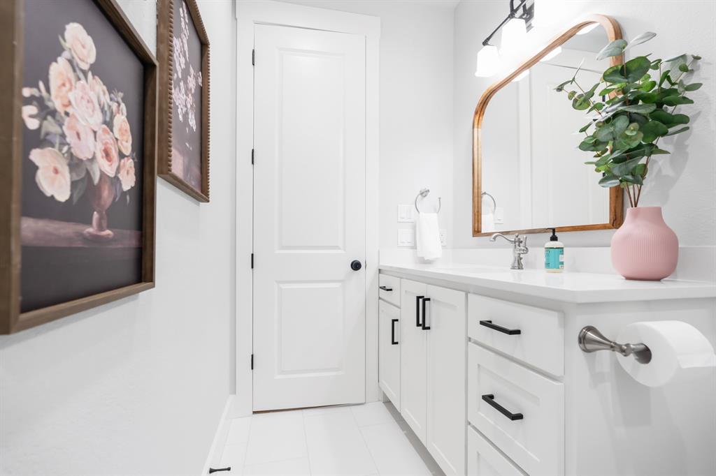 425 Proctor Avenue Waco, TX 76708 - Photo 15 of 33 a bathroom with a sink and mirror