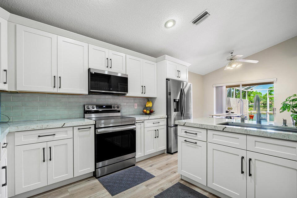 10560 Plainview Circle Boca Raton, FL 33498 - Photo 3 of 45 3