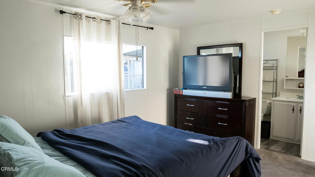 280 Columbia Place, Unit 48 Oxnard, CA 93033 - Photo 13 of 17 Primary Bedroom with Primary Bathroom