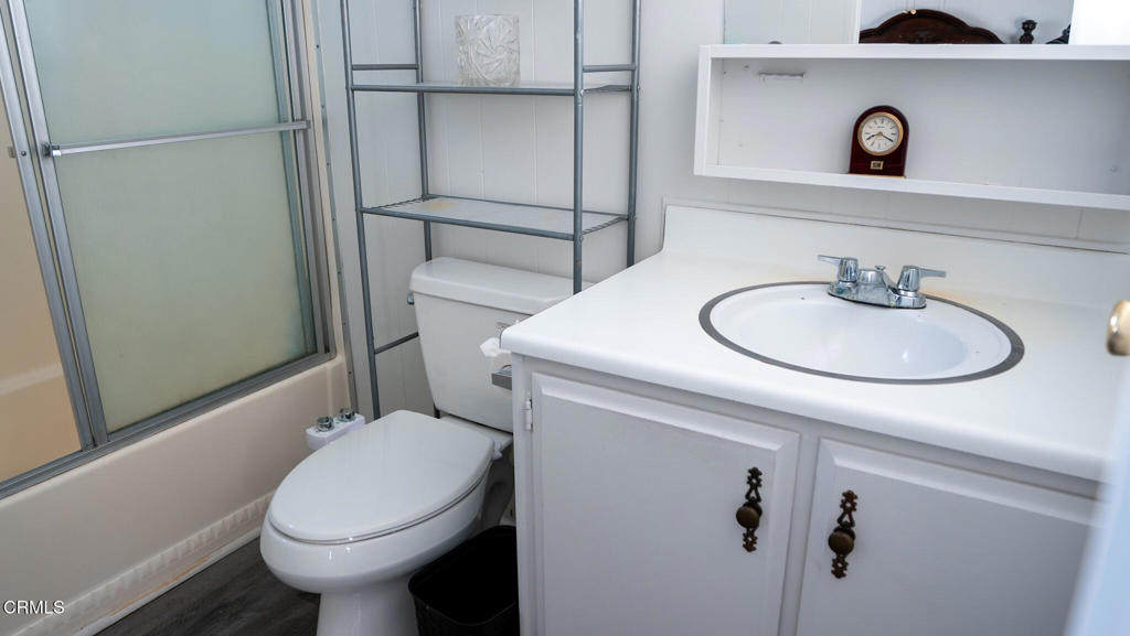 280 Columbia Place, Unit 48 Oxnard, CA 93033 - Photo 14 of 17 Primary Bath