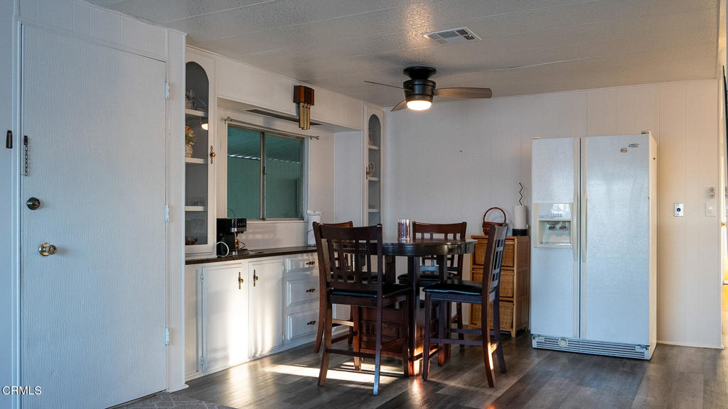 280 Columbia Place, Unit 48 Oxnard, CA 93033 - Photo 5 of 17 Refrigerator Included