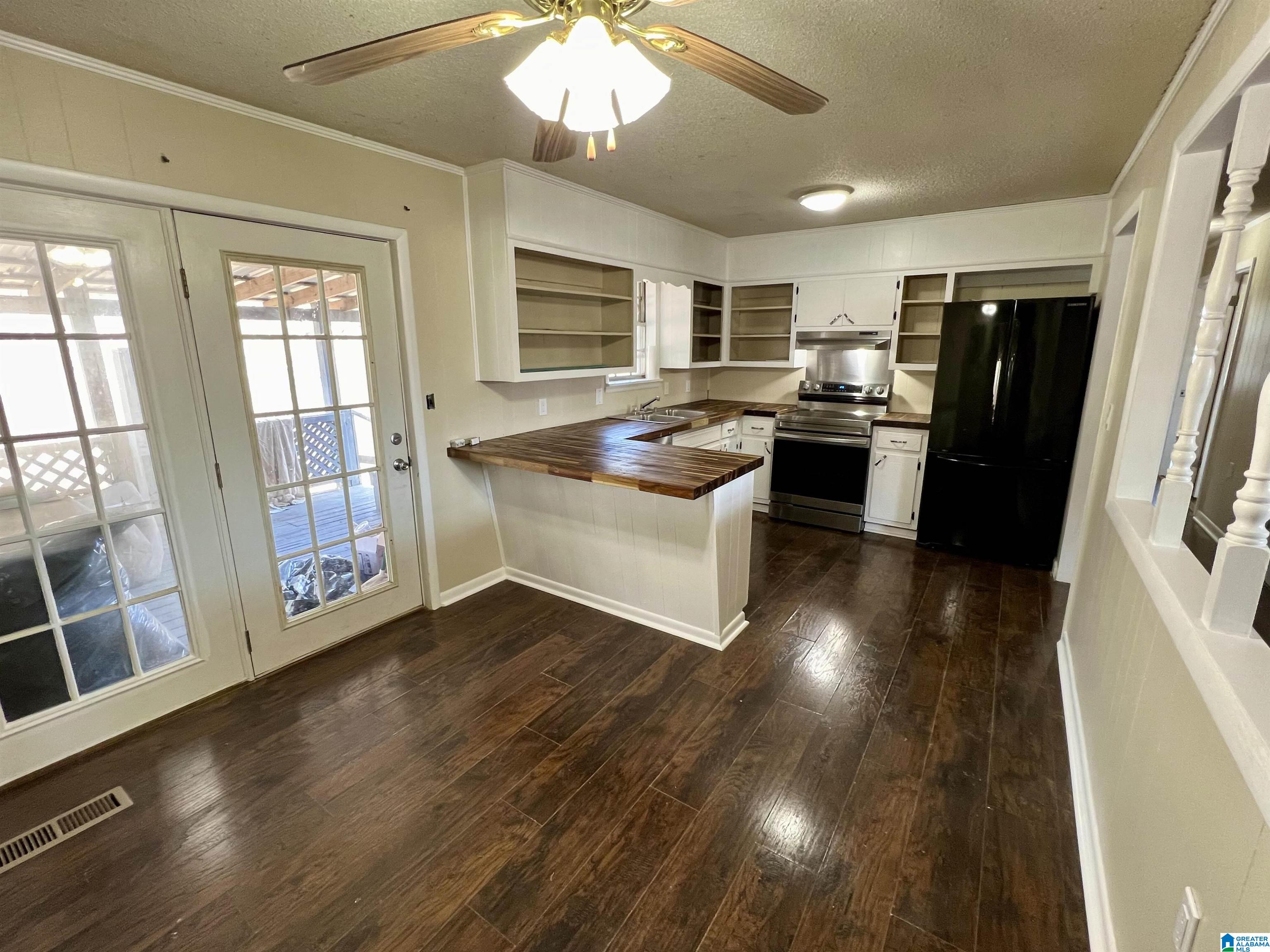 427 Lakeview Drive Hamilton, AL 35570 - Photo 3 of 38