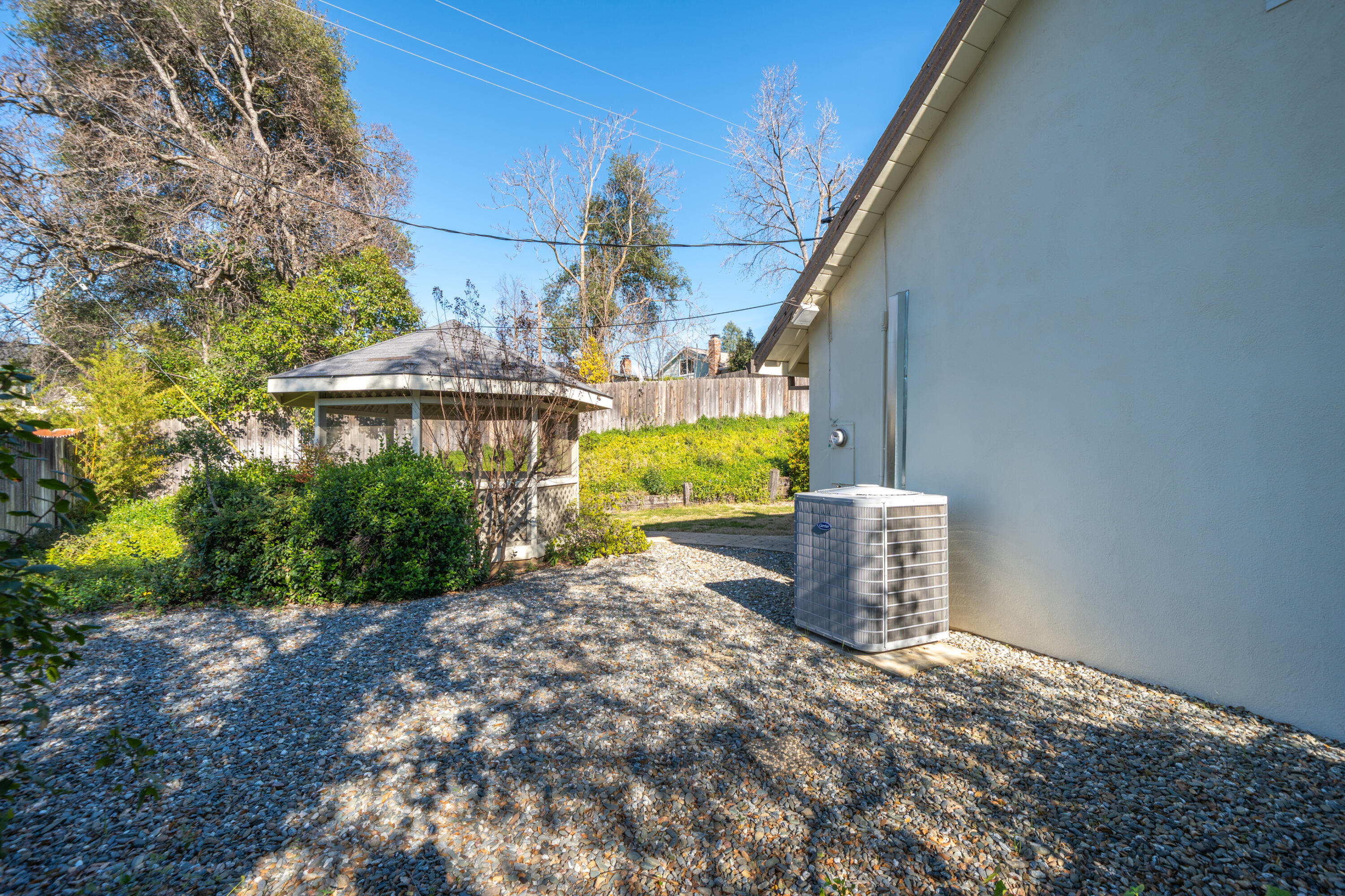 688 Julie Way Redding, CA 96002 - Photo 11 of 79 .