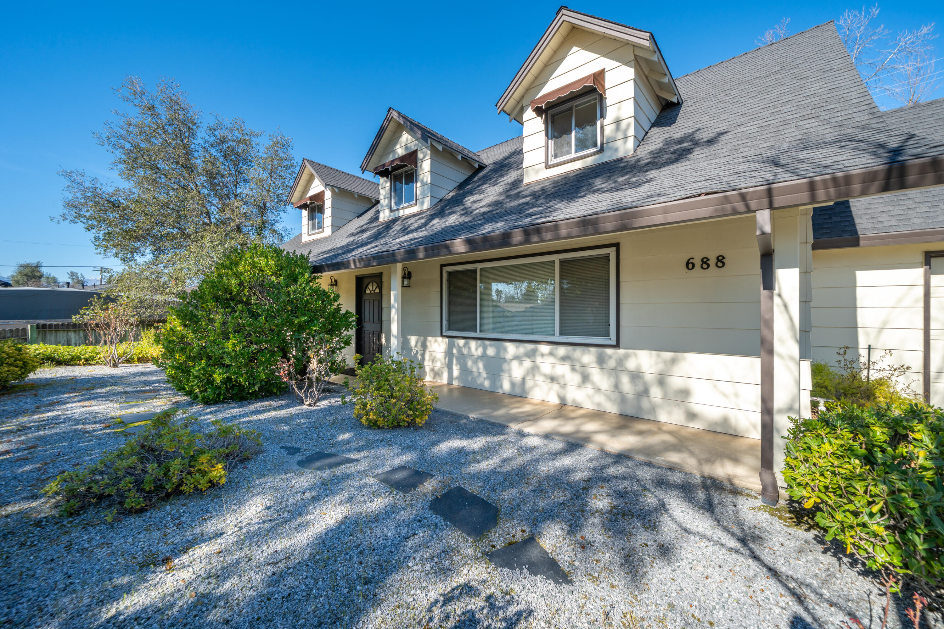 688 Julie Way Redding, CA 96002 - Photo 13 of 79 .