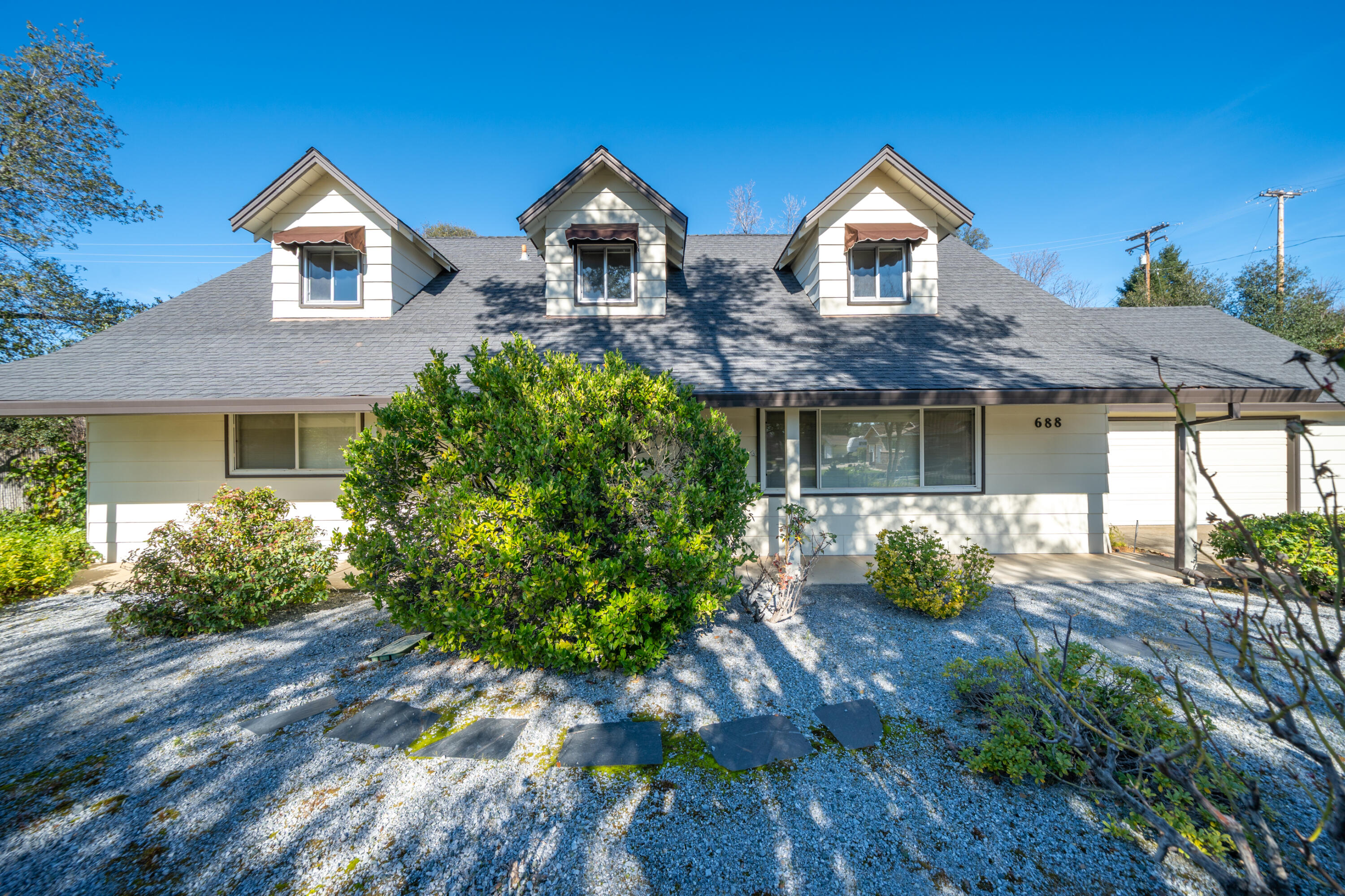 688 Julie Way Redding, CA 96002 - Photo 15 of 79 .