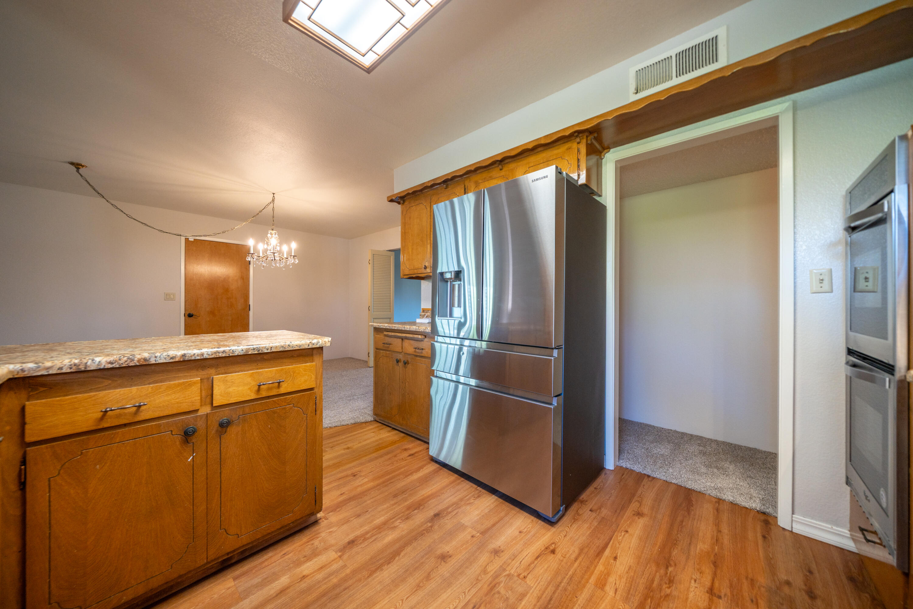 688 Julie Way Redding, CA 96002 - Photo 19 of 79 ..