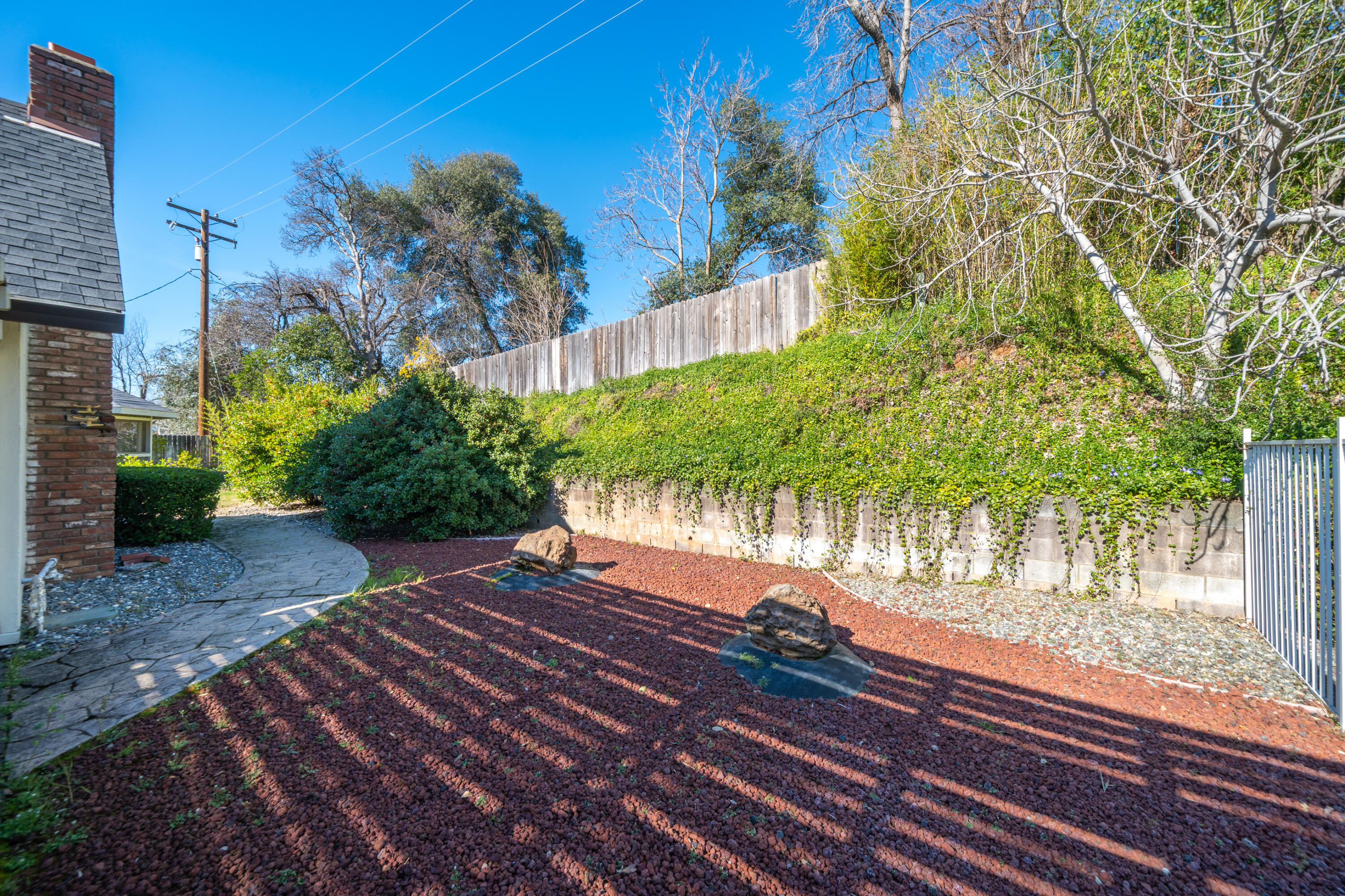 688 Julie Way Redding, CA 96002 - Photo 43 of 79 .