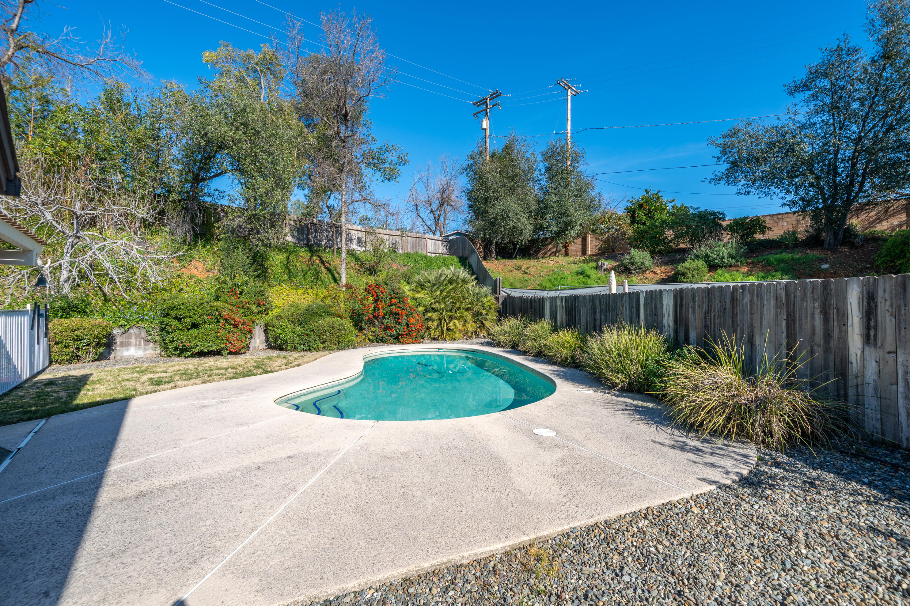 688 Julie Way Redding, CA 96002 - Photo 47 of 79 .