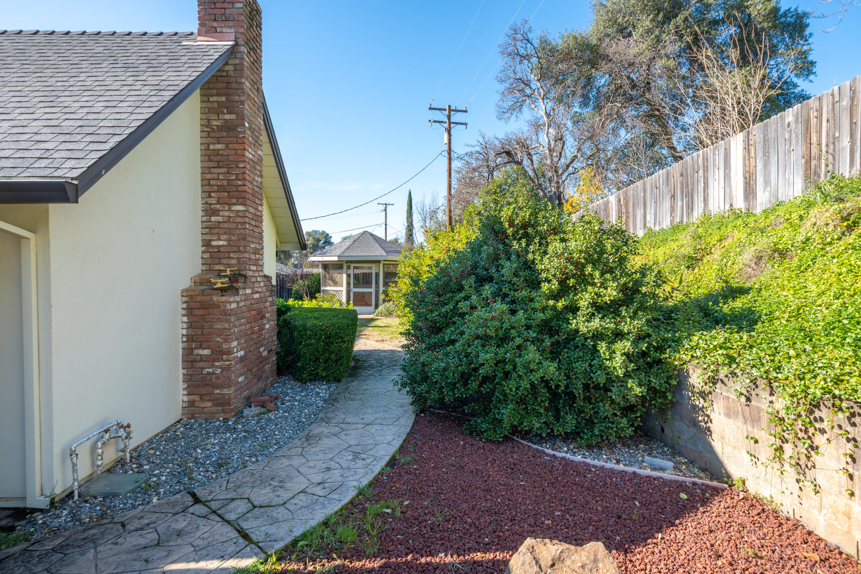 688 Julie Way Redding, CA 96002 - Photo 49 of 79 .