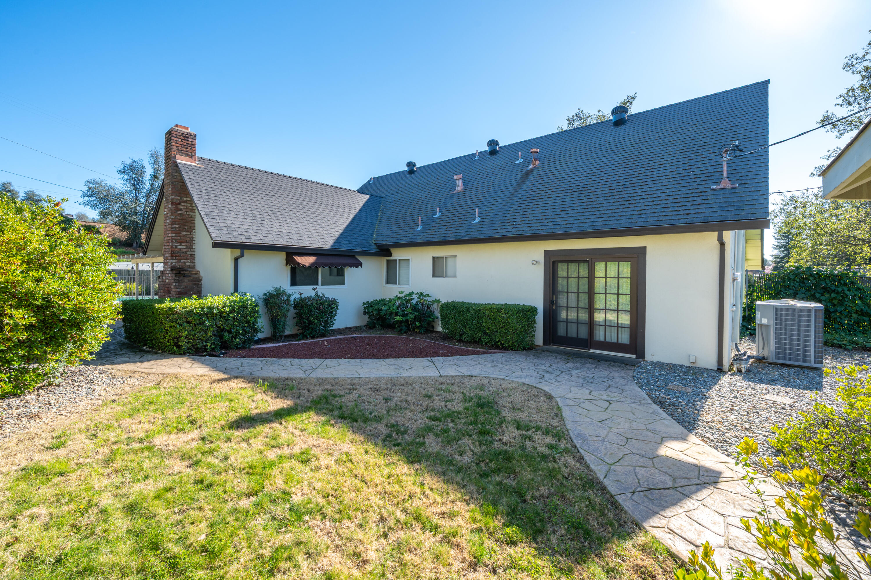 688 Julie Way Redding, CA 96002 - Photo 50 of 79 .