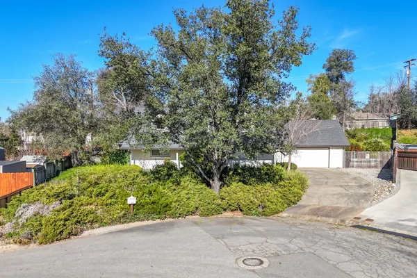 $499,000 | 688 Julie Way, Redding, CA 96002
