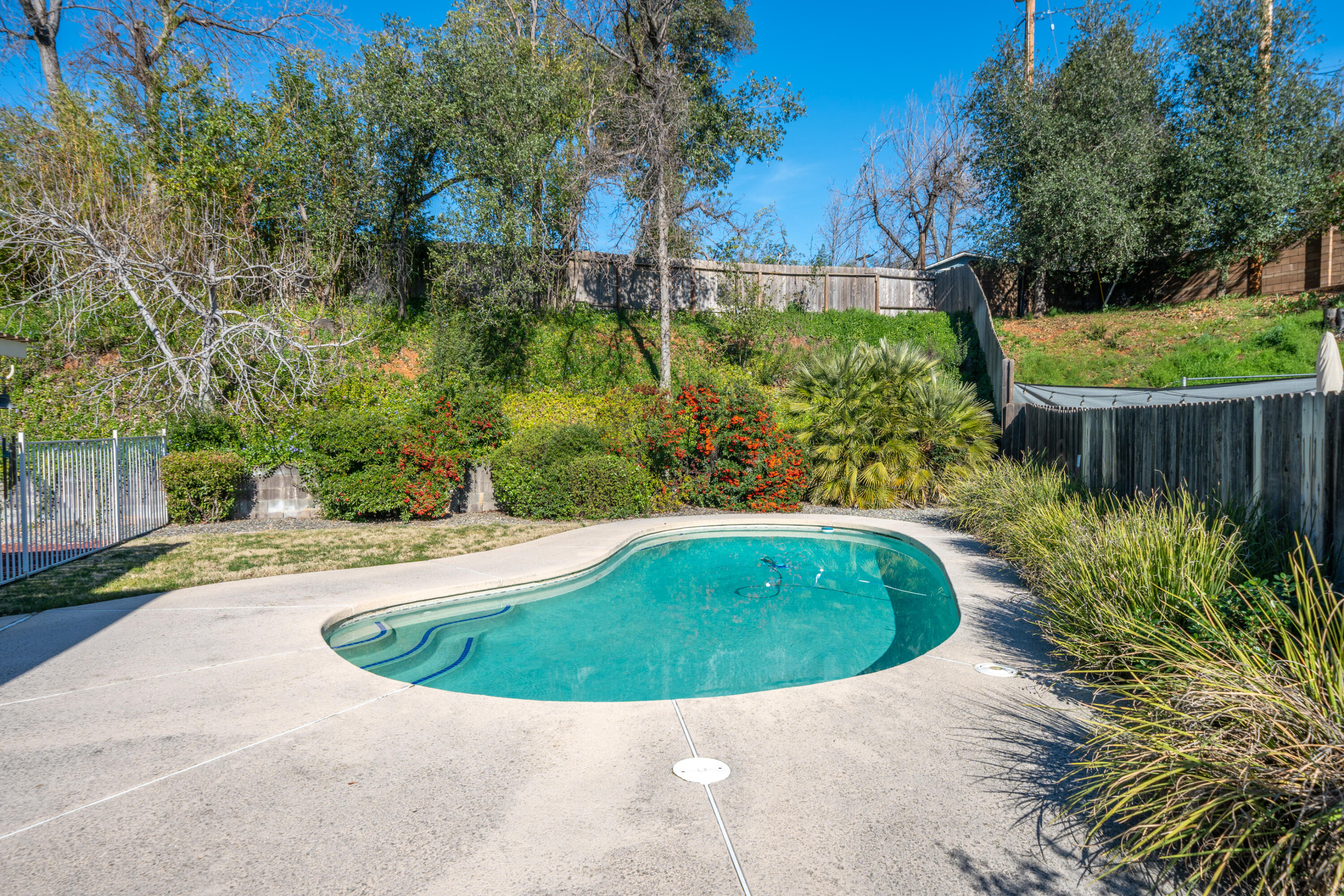 688 Julie Way Redding, CA 96002 - Photo 6 of 79 .