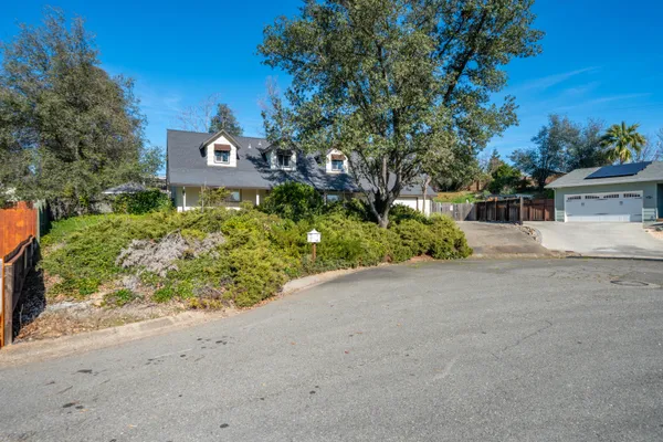 $499,000 | 688 Julie Way, Redding, CA 96002